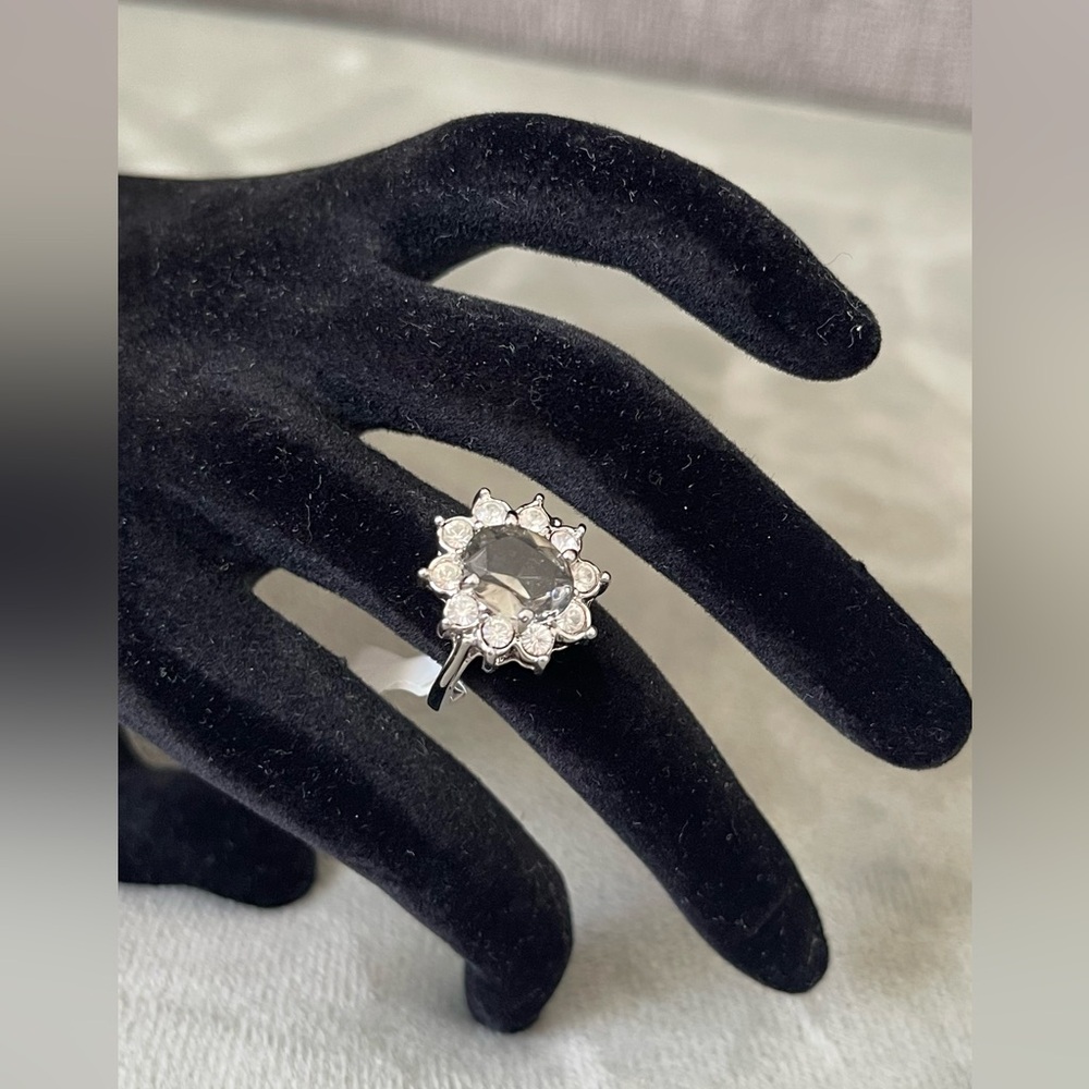 NWT Made in USA Silver Tone with Oval Cut Grey Stone Engagement Ring Size 6